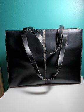 *cracks*VIDEO- Wilsons Leather Tote Fits Large Laptop